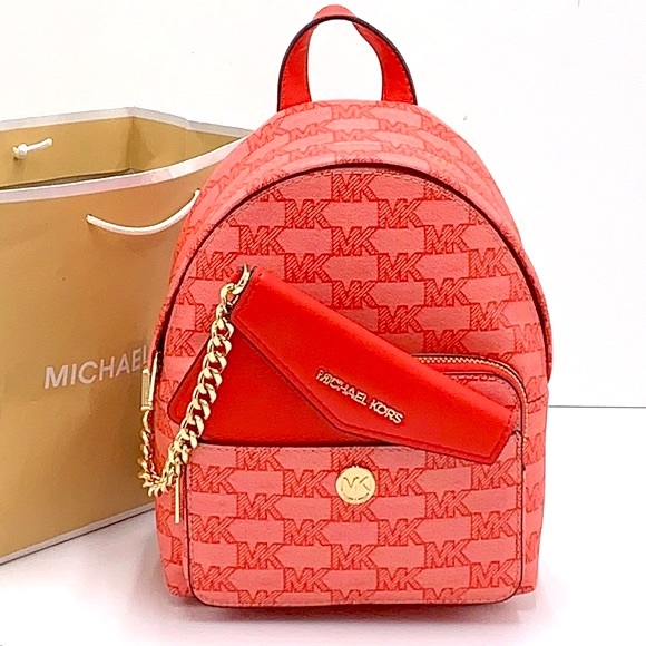 MICHAEL KORS DARK SANGRIA COLOR
Maisie Extra-Small Logo 2-in-1 Backpack - Picture 2 of 16